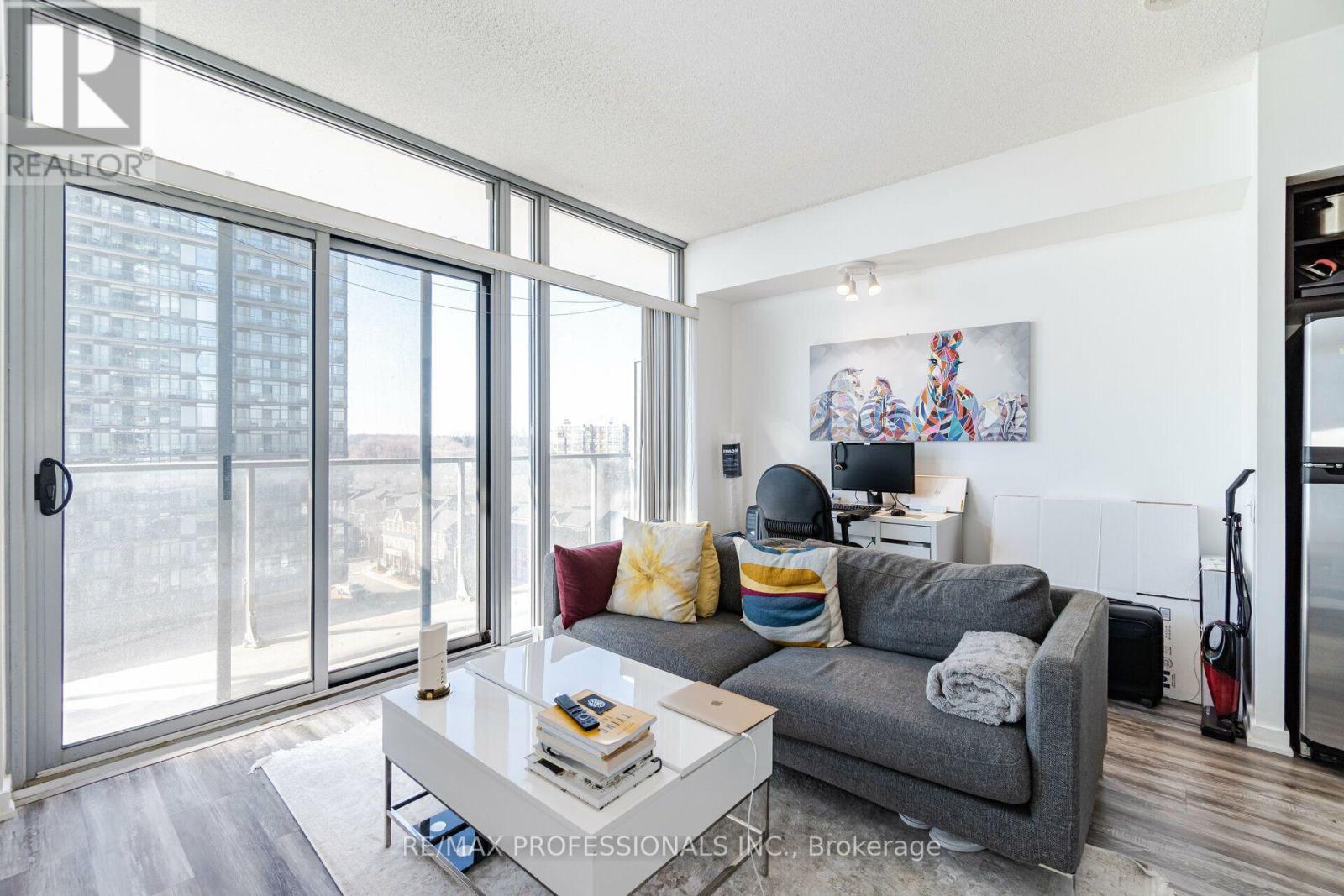810 - 103 The Queensway Avenue, Toronto, Ontario  M6S 5B3 - Photo 2 - W14029392