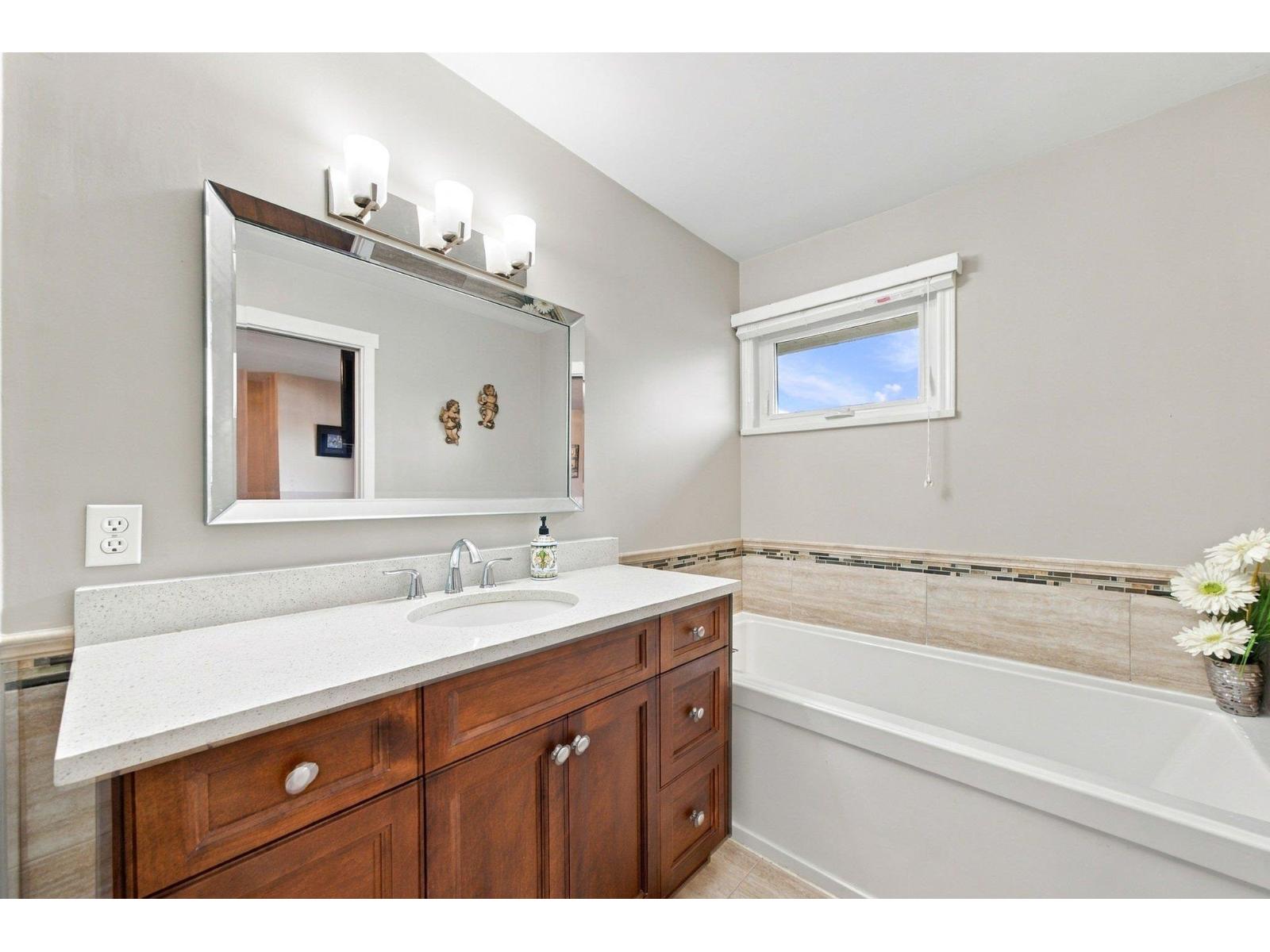 18707 60a Avenue, Surrey, British Columbia  V3S 7P3 - Photo 32 - R3175288