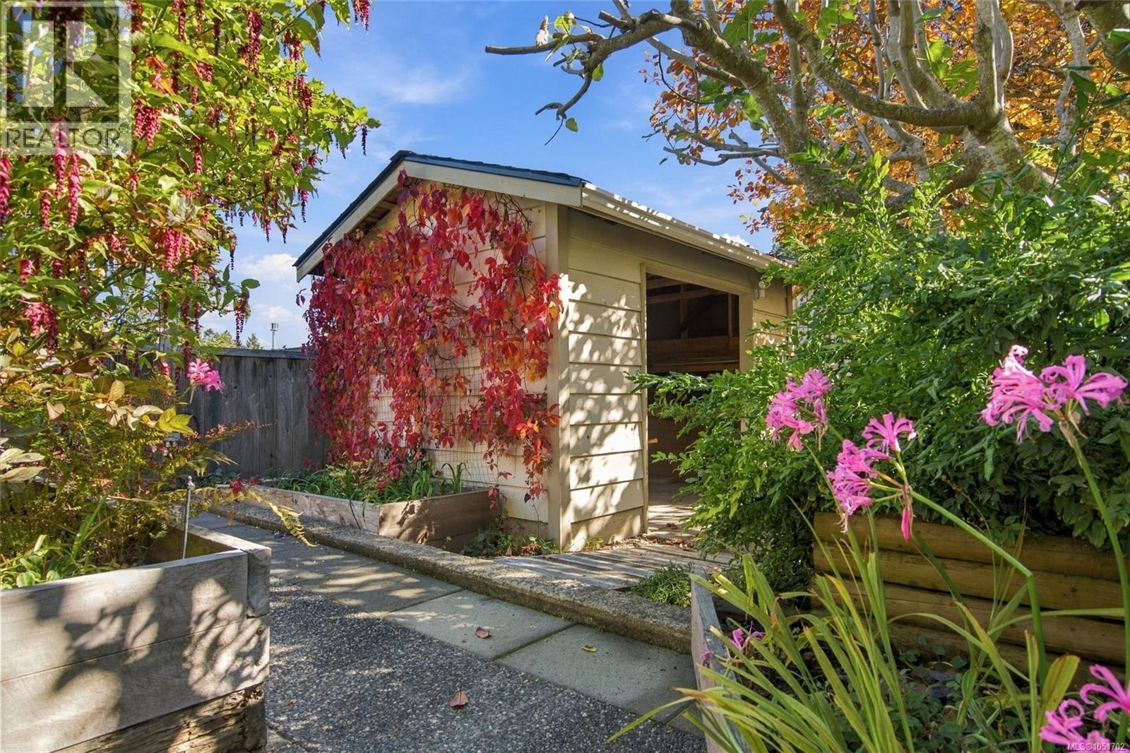 1061 Harlequin Rd