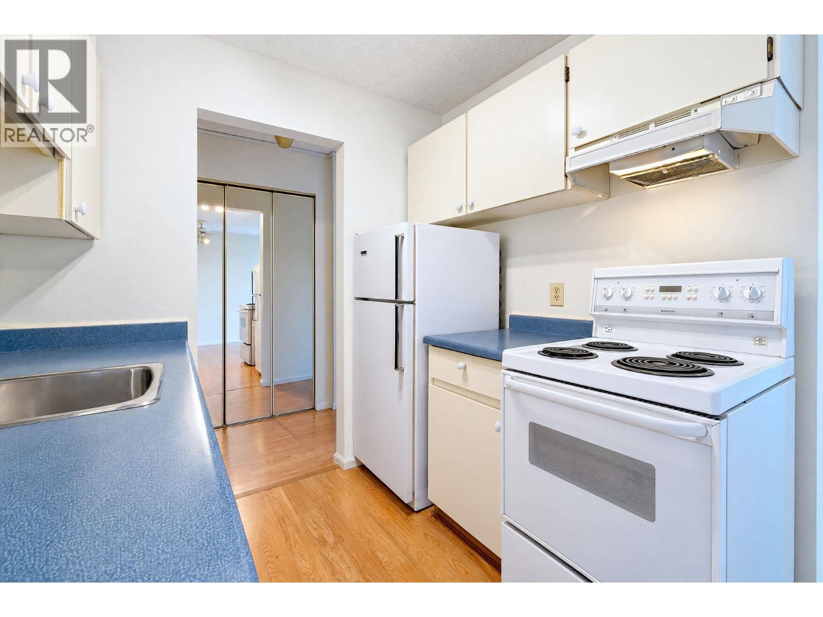 214 310 W 3rd Street, North Vancouver, British Columbia  V7M 1G4 - Photo 4 - R3174696