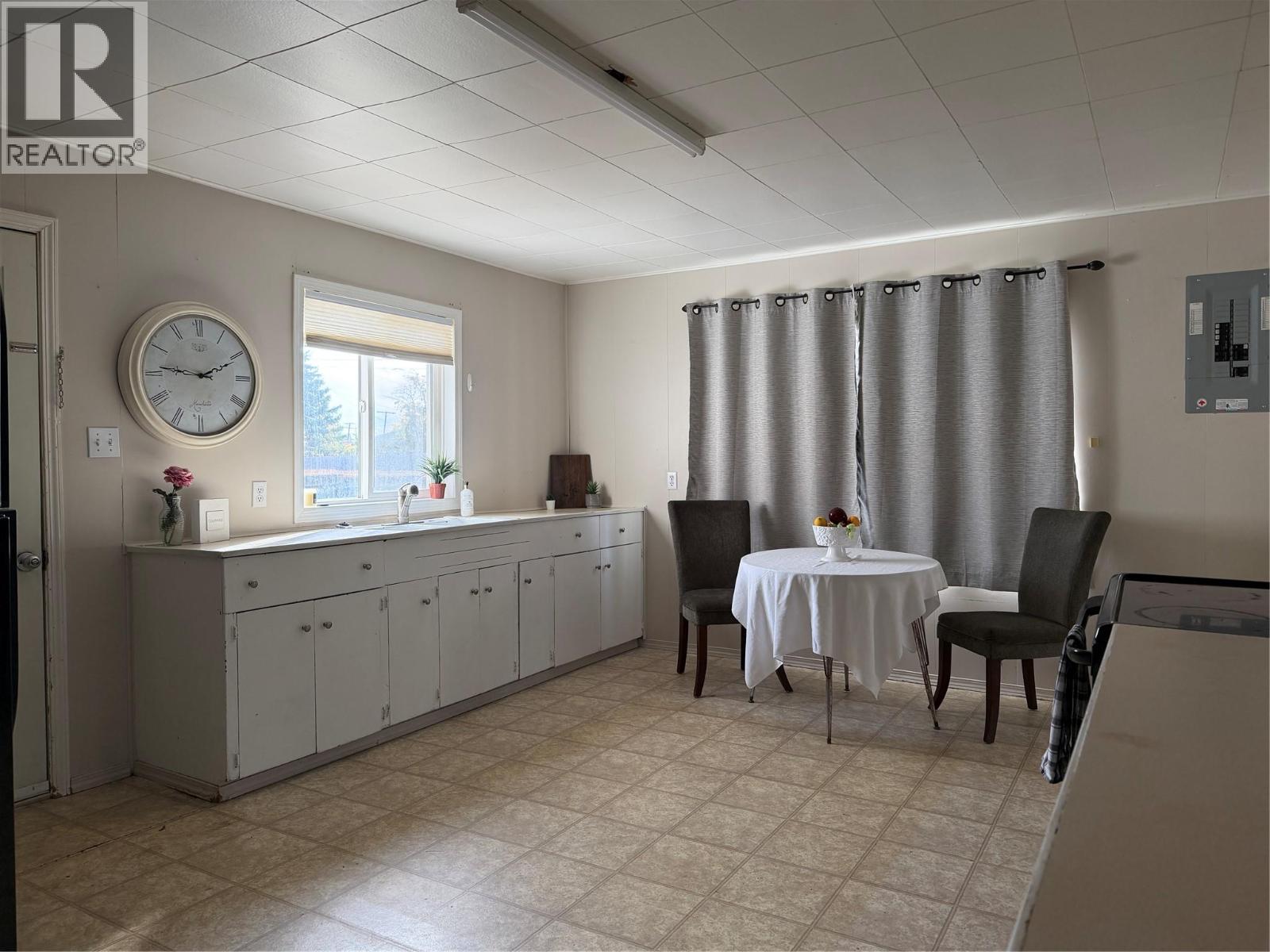 1009 95 Avenue, Dawson Creek, British Columbia  V1G 1H9 - Photo 6 - 10402564