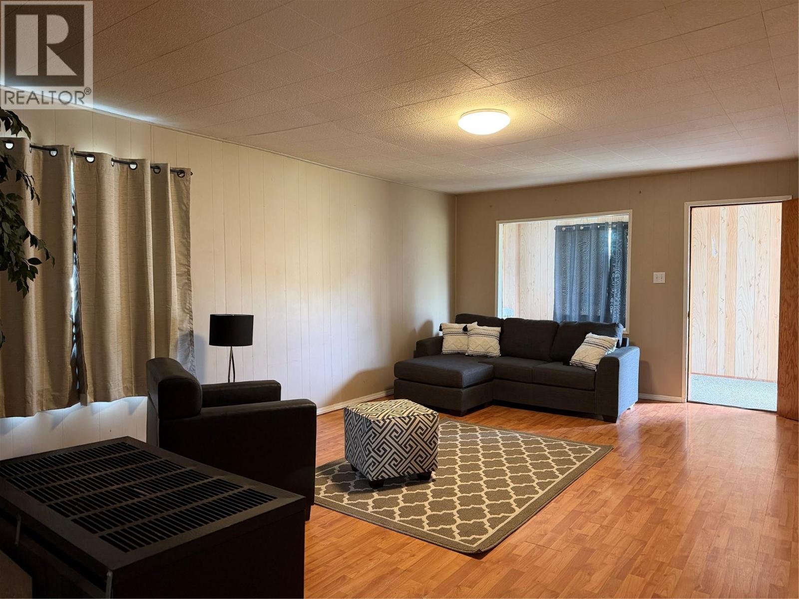 1009 95 Avenue, Dawson Creek, British Columbia  V1G 1H9 - Photo 2 - 10402564