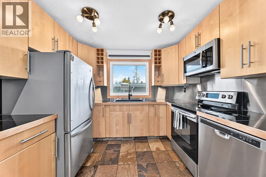 1005 Hunterhaven Road NW, Calgary, Alberta  T2K 4K4 - Photo 5 - A2352262