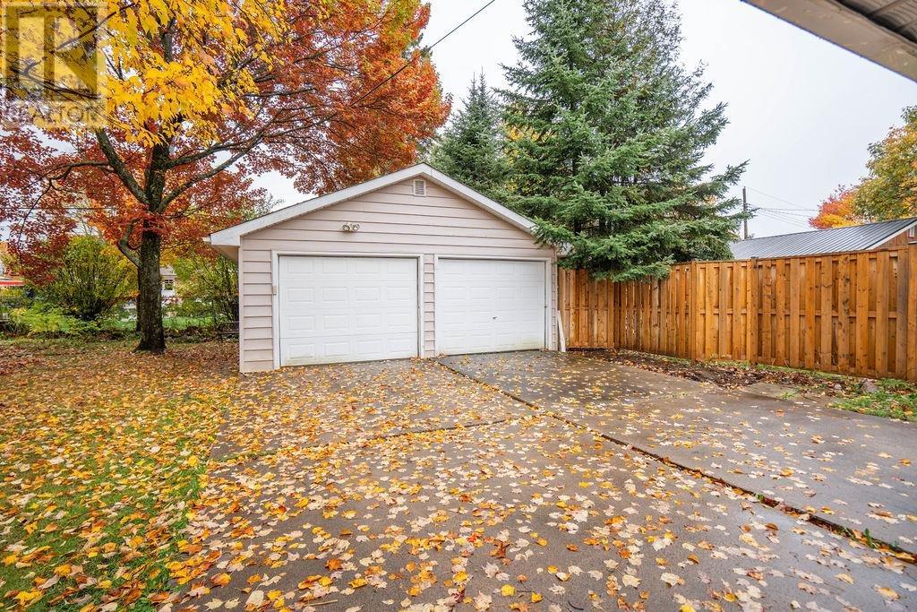 19 Sharon Cres, Sault Ste. Marie, Ontario P6B 4J5 - Photo 4 - SM262881