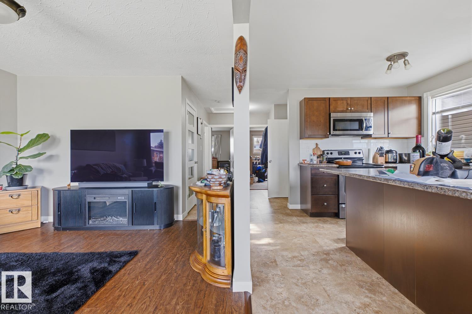 4727 105 ST NW