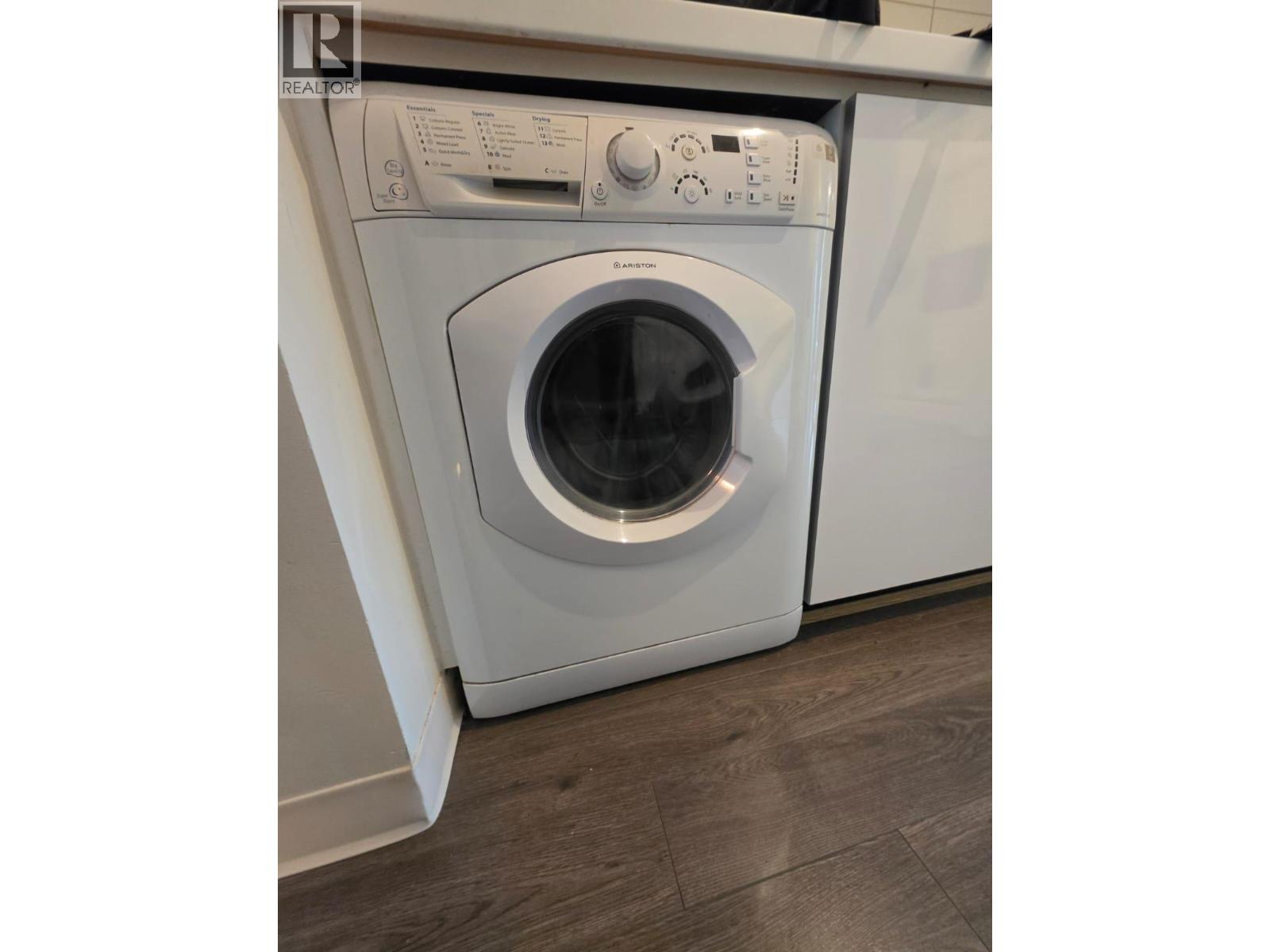 404 138 E HASTINGS STREET
