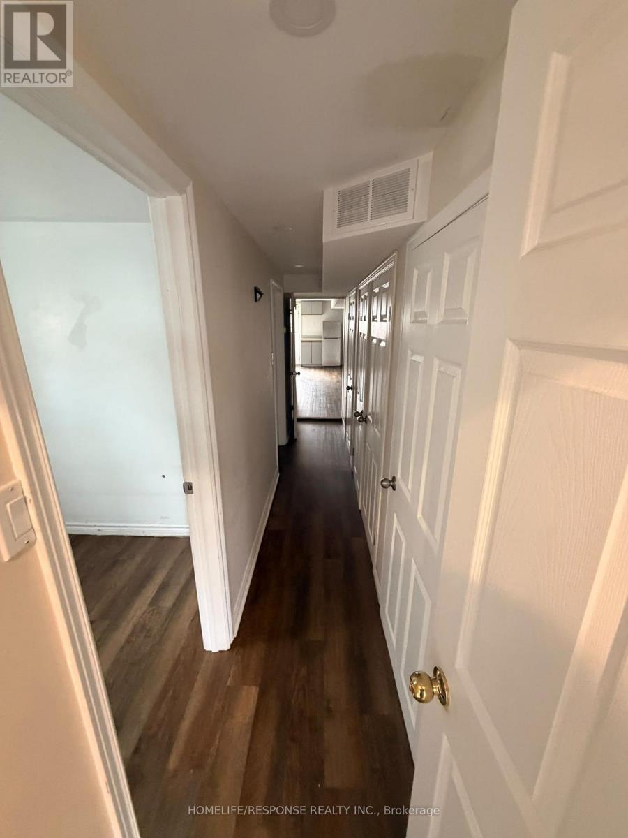 9 Songwood Drive, Toronto, Ontario  M9M 1X4 - Photo 2 - W14020216