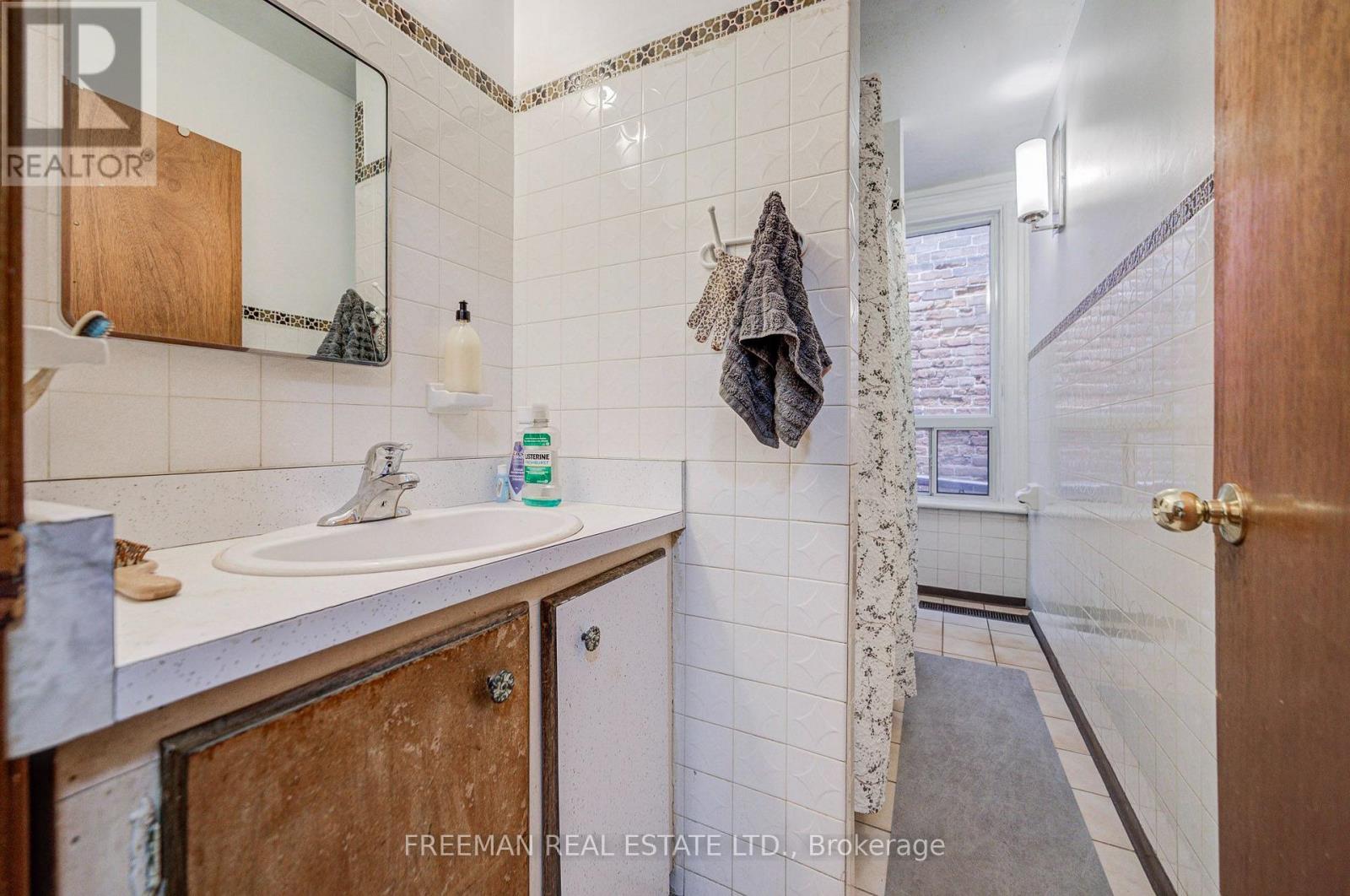492 Manning Avenue, Toronto, Ontario  M6G 2V7 - Photo 25 - C14032992
