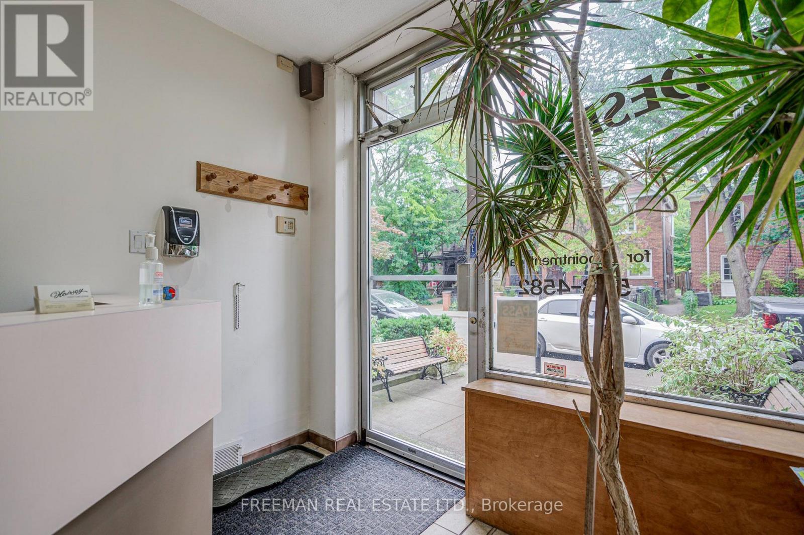 492 Manning Avenue, Toronto, Ontario  M6G 2V7 - Photo 5 - C14032992