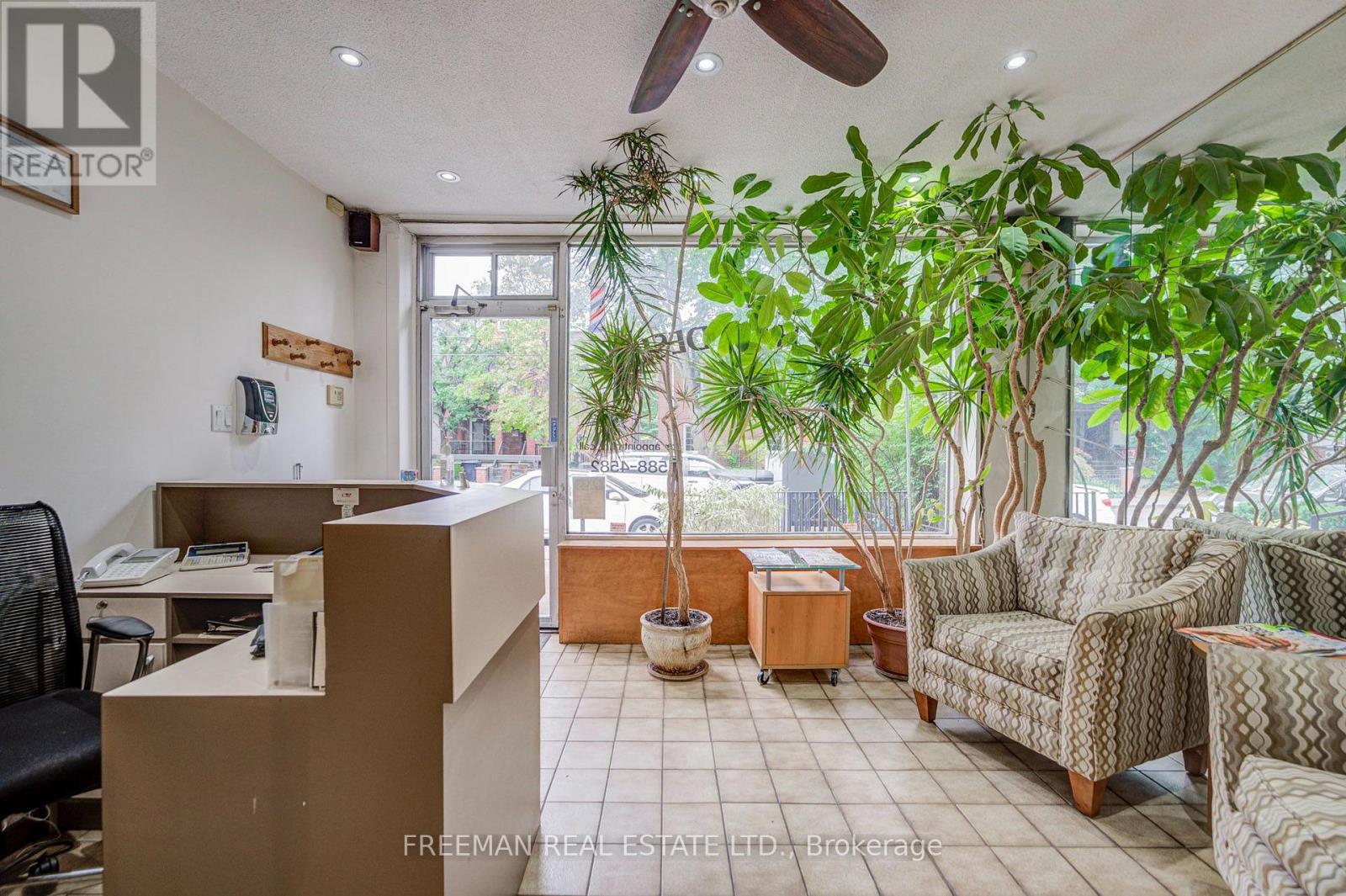 492 Manning Avenue, Toronto, Ontario  M6G 2V7 - Photo 9 - C14032992