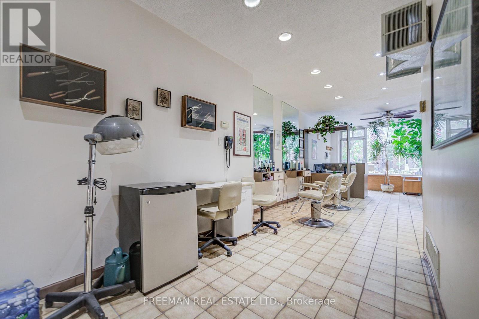 492 Manning Avenue, Toronto, Ontario  M6G 2V7 - Photo 15 - C14033028
