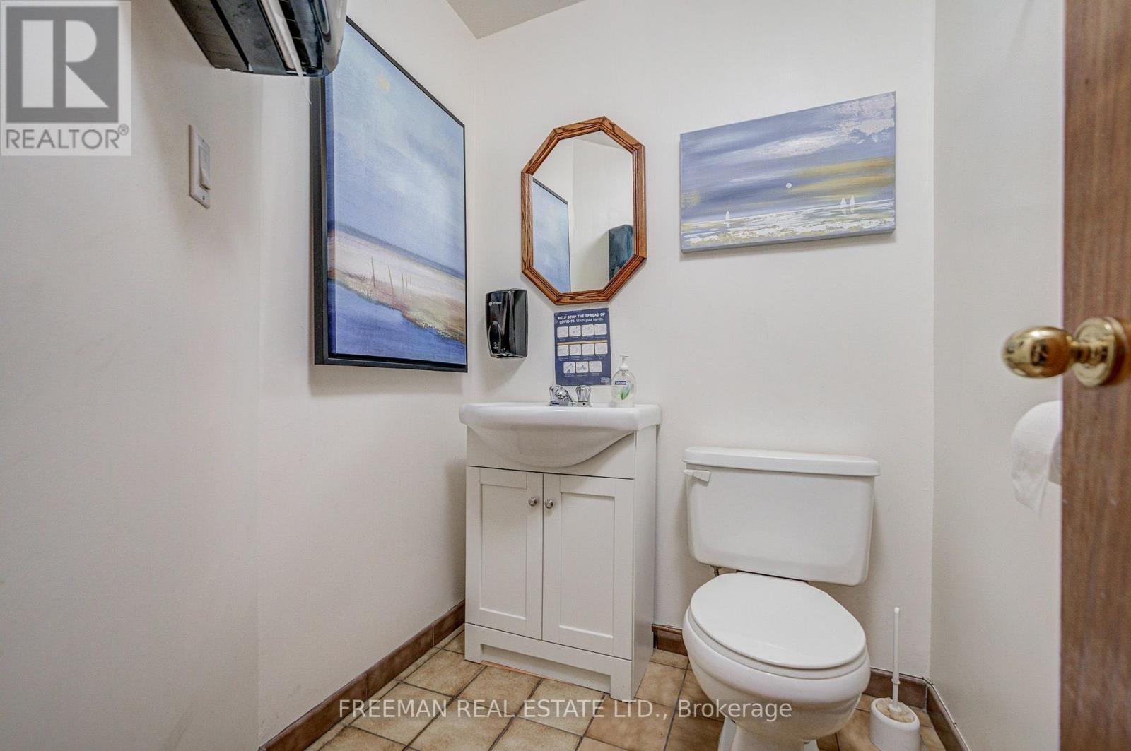 492 Manning Avenue, Toronto, Ontario  M6G 2V7 - Photo 16 - C14033028