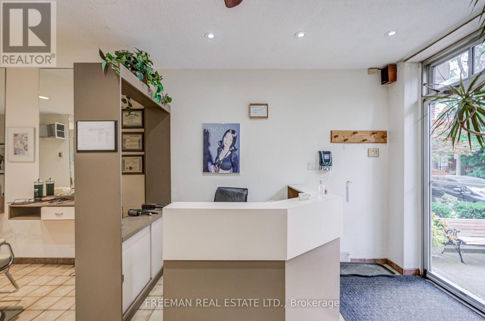 492 Manning Avenue, Toronto, Ontario  M6G 2V7 - Photo 6 - C14033028