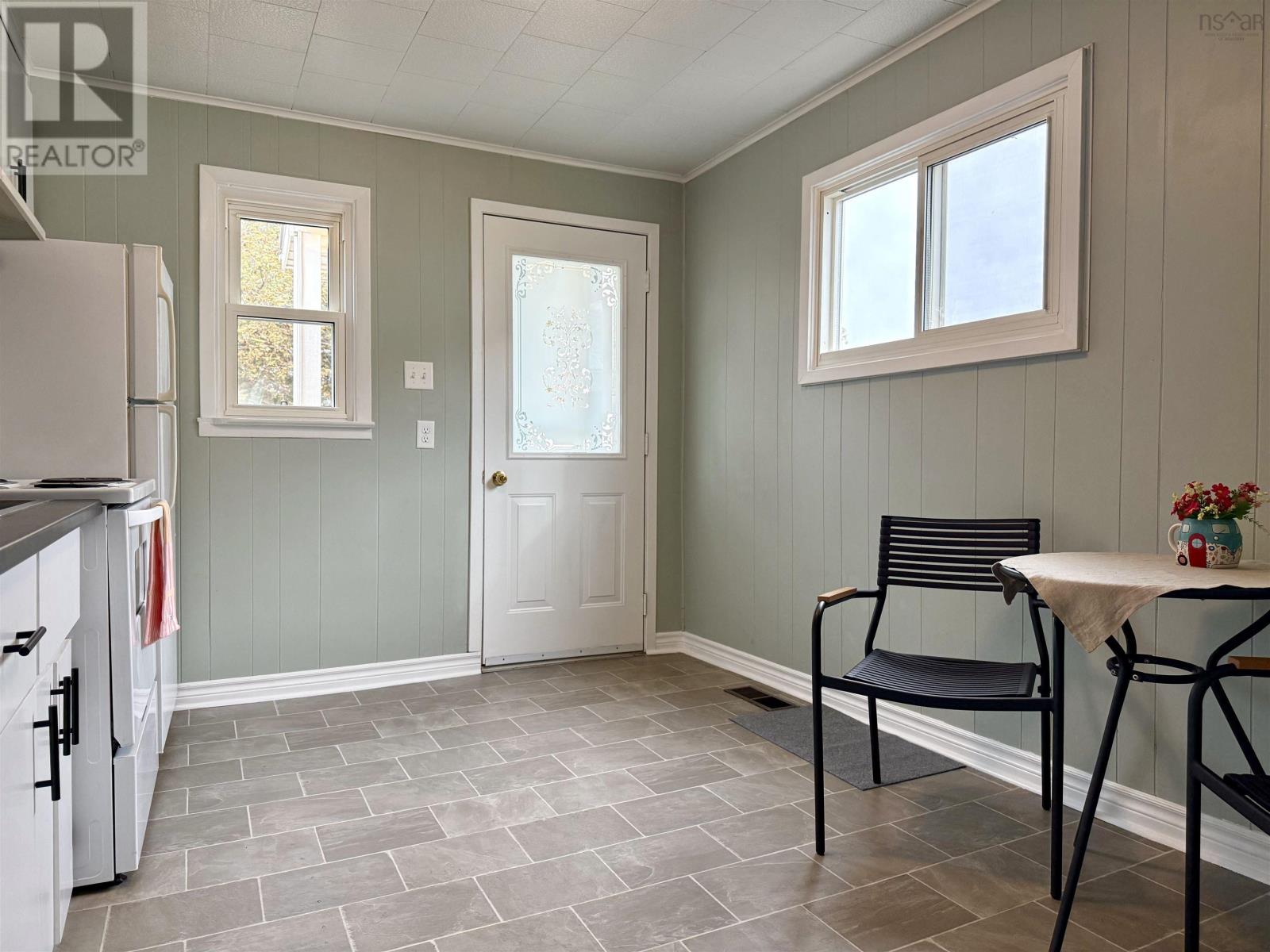 82 South Albion Street, Amherst, Nova Scotia  B4H 2W9 - Photo 12 - 202625827
