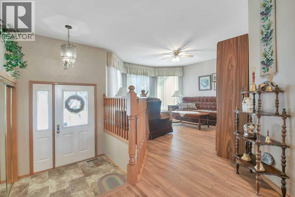 51 Willow Springs Crescent, Sylvan Lake, Alberta  T4S 1G3 - Photo 3 - A2352024