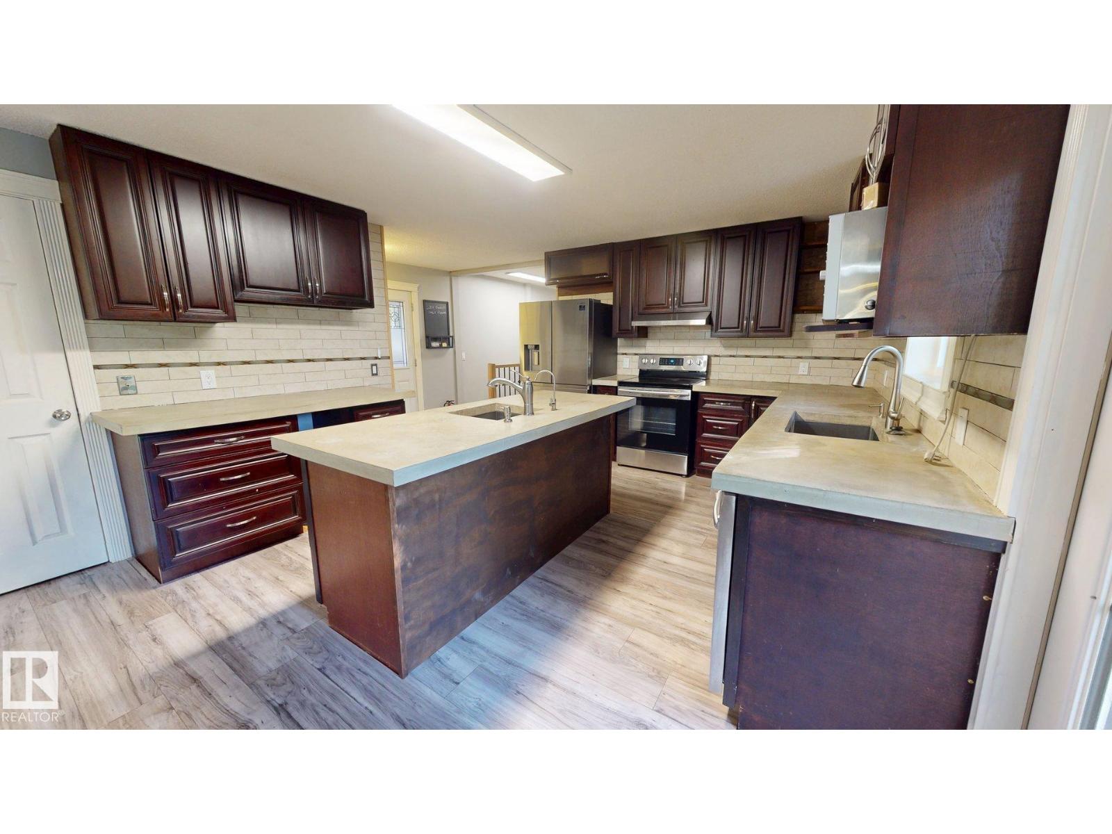 9712 209 ST NW