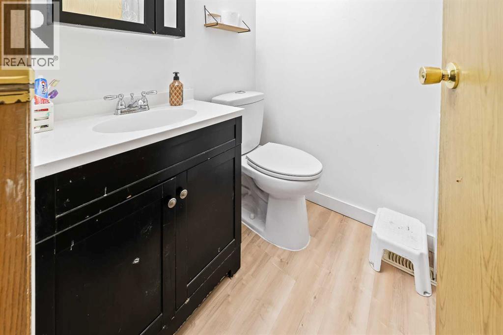 70 Dovercliffe Way, Calgary, Alberta  t2b 2c6 - Photo 21 - A2350478