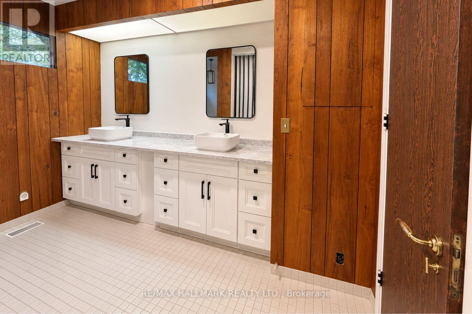 16 Royal Oak Drive, Toronto, Ontario  M3C 2M2 - Photo 23 - C13823918