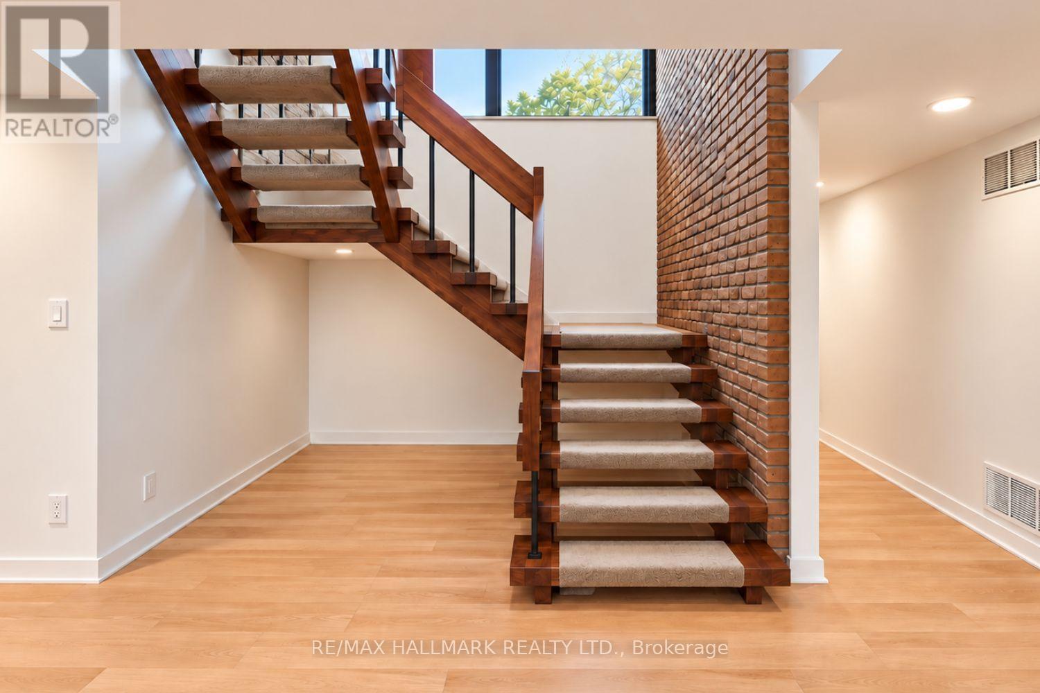16 Royal Oak Drive, Toronto, Ontario  M3C 2M2 - Photo 26 - C13823918
