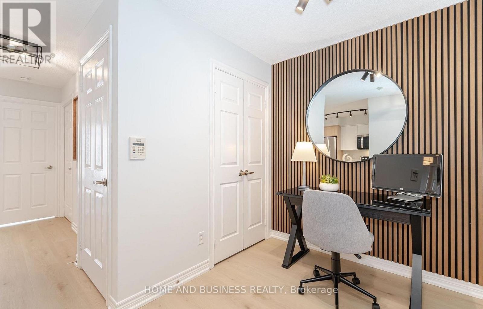 2310 - 310 Burnhamthorpe Road W, Mississauga, Ontario  L5B 4P9 - Photo 10 - W14032990