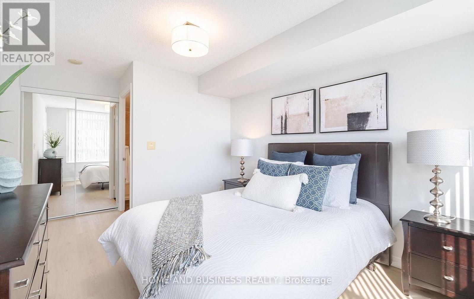 2310 - 310 Burnhamthorpe Road W, Mississauga, Ontario  L5B 4P9 - Photo 11 - W14032990