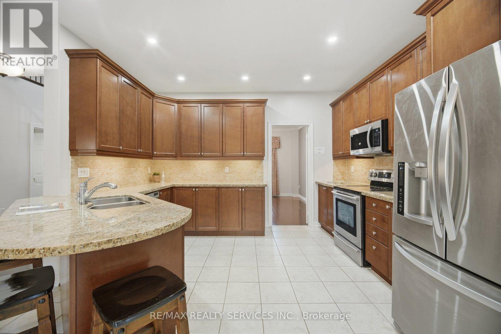 76 North Riverdale Drive, Caledon, Ontario  L7C 1L1 - Photo 12 - W14033038