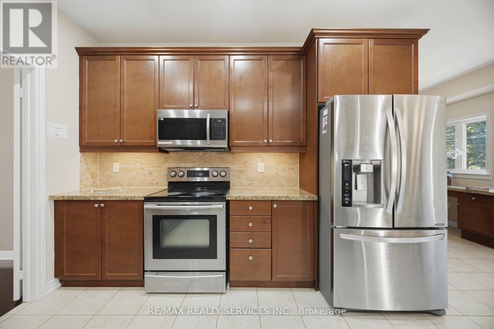 76 North Riverdale Drive, Caledon, Ontario  L7C 1L1 - Photo 13 - W14033038