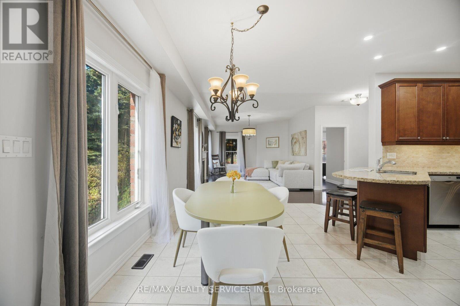 76 North Riverdale Drive, Caledon, Ontario  L7C 1L1 - Photo 15 - W14033038