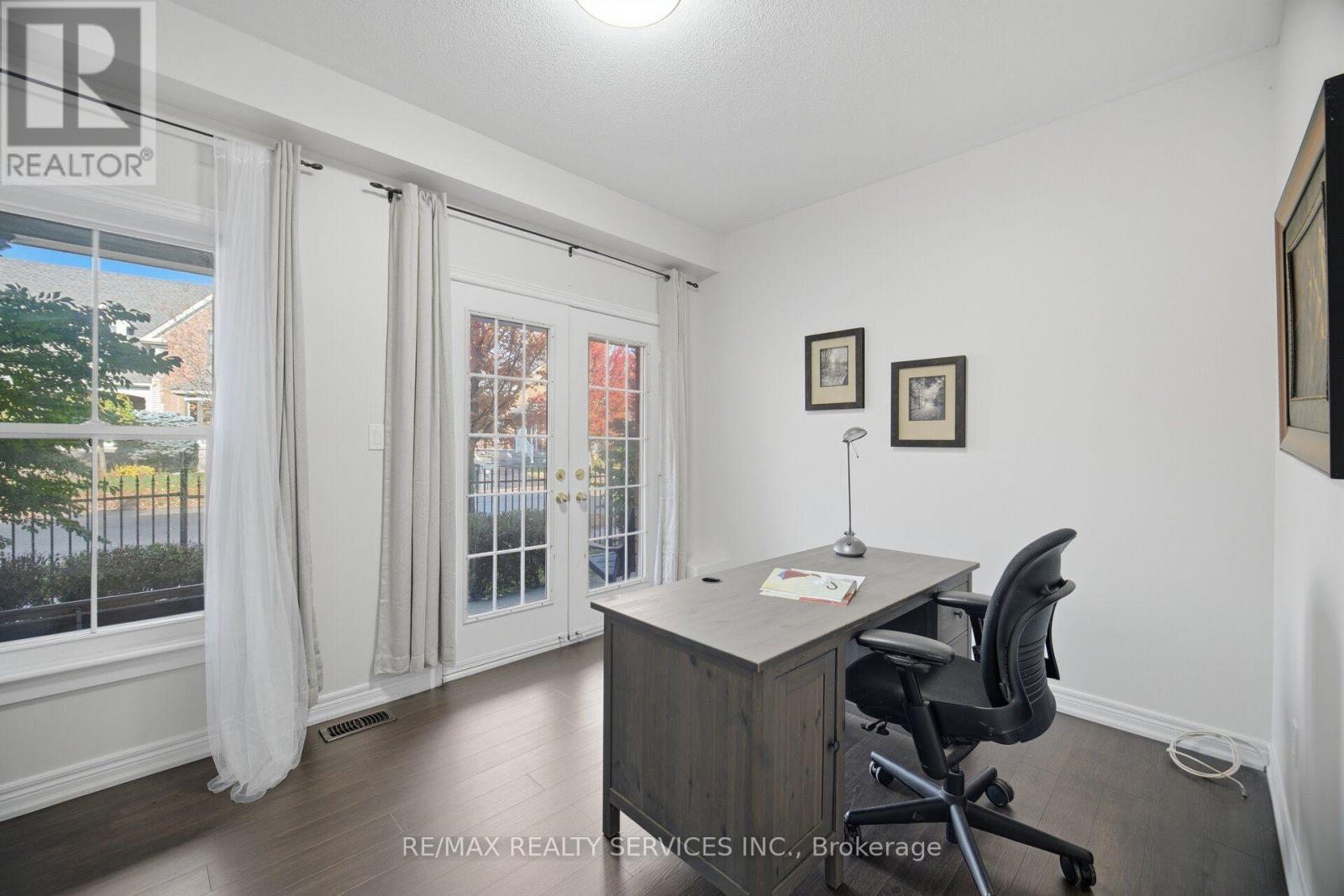 76 North Riverdale Drive, Caledon, Ontario  L7C 1L1 - Photo 18 - W14033038