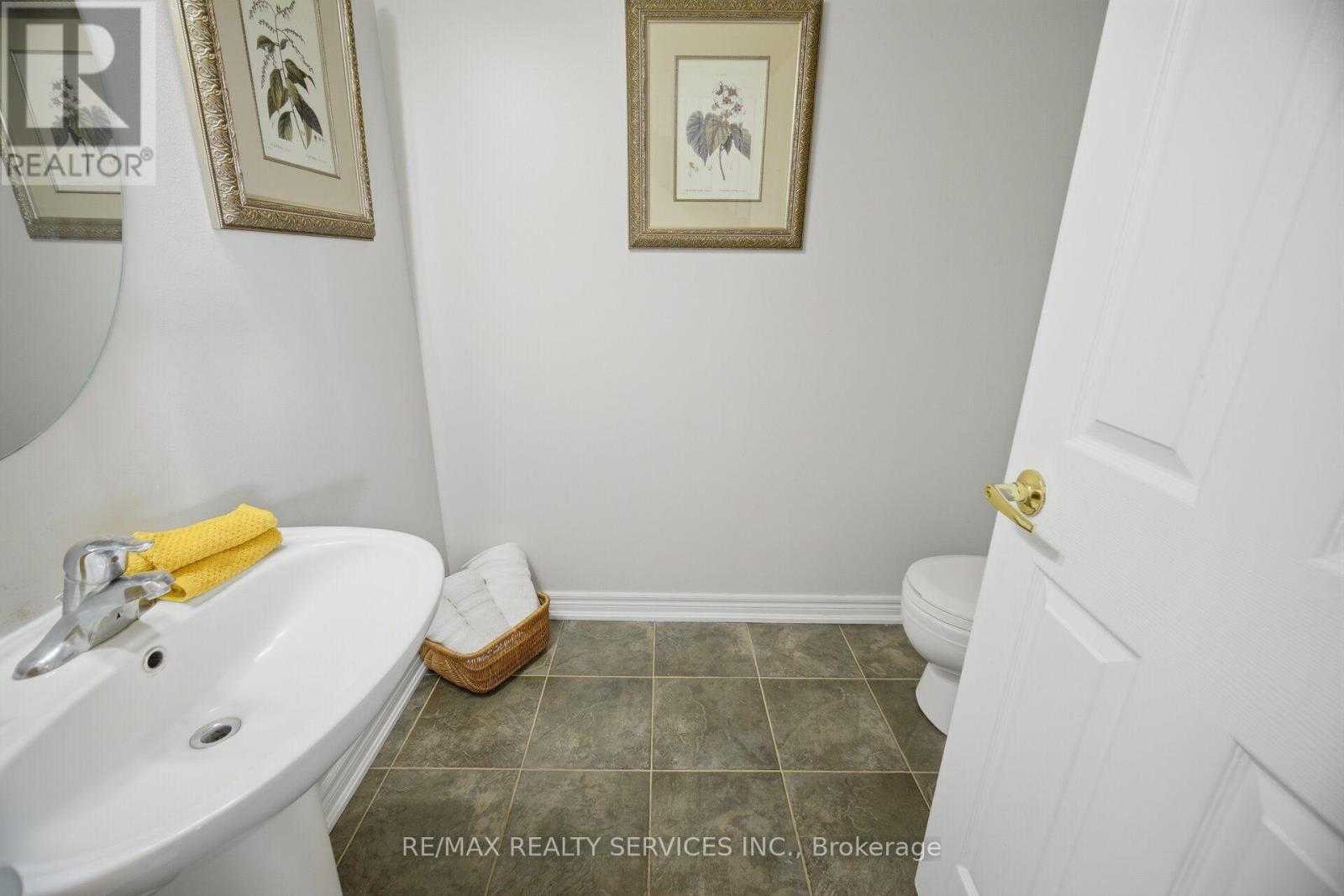 76 North Riverdale Drive, Caledon, Ontario  L7C 1L1 - Photo 19 - W14033038