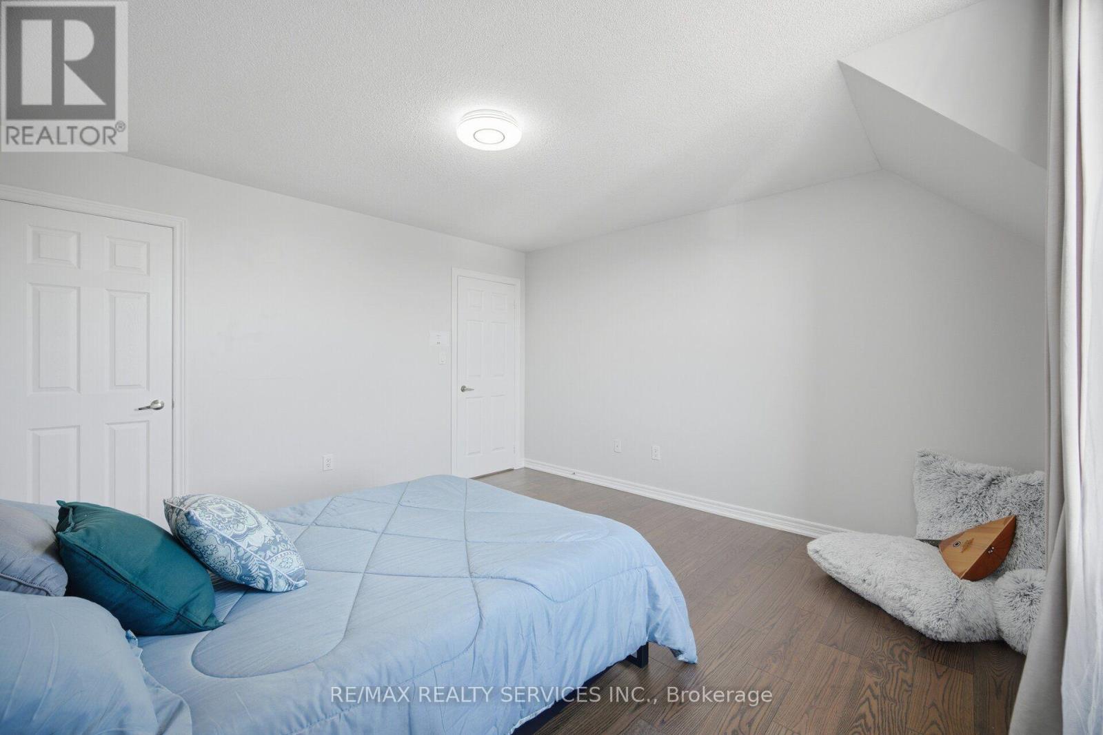 76 North Riverdale Drive, Caledon, Ontario  L7C 1L1 - Photo 29 - W14033038