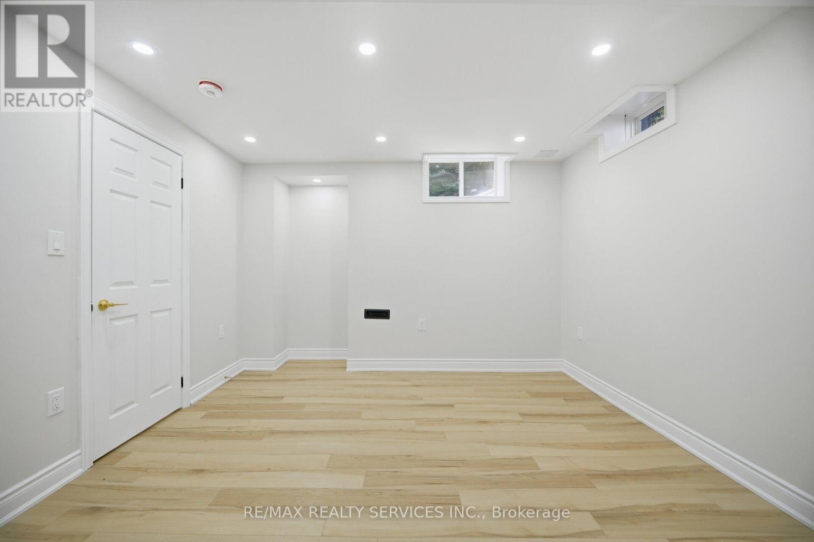 76 North Riverdale Drive, Caledon, Ontario  L7C 1L1 - Photo 39 - W14033038