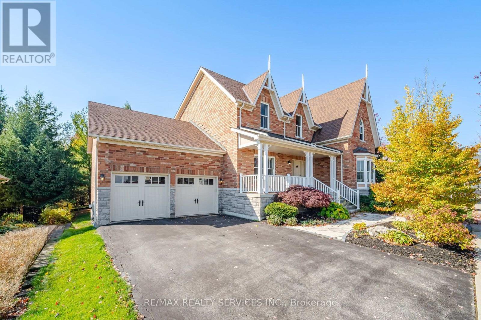 76 North Riverdale Drive, Caledon, Ontario  L7C 1L1 - Photo 4 - W14033038