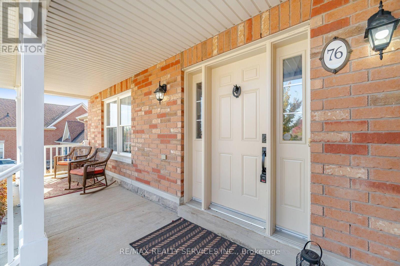 76 North Riverdale Drive, Caledon, Ontario  L7C 1L1 - Photo 6 - W14033038