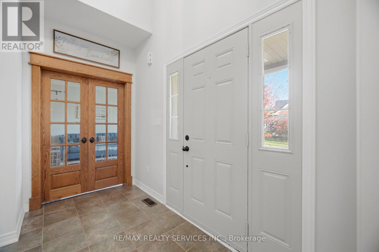 76 North Riverdale Drive, Caledon, Ontario  L7C 1L1 - Photo 7 - W14033038