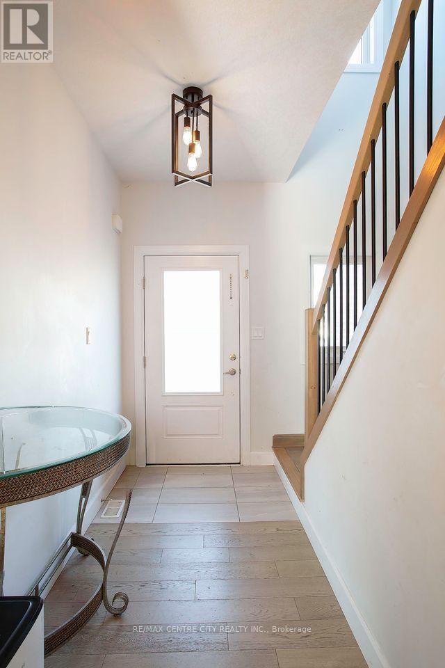 1583 Applerock Avenue, London North, Ontario  N6G 0X5 - Photo 4 - X14033138