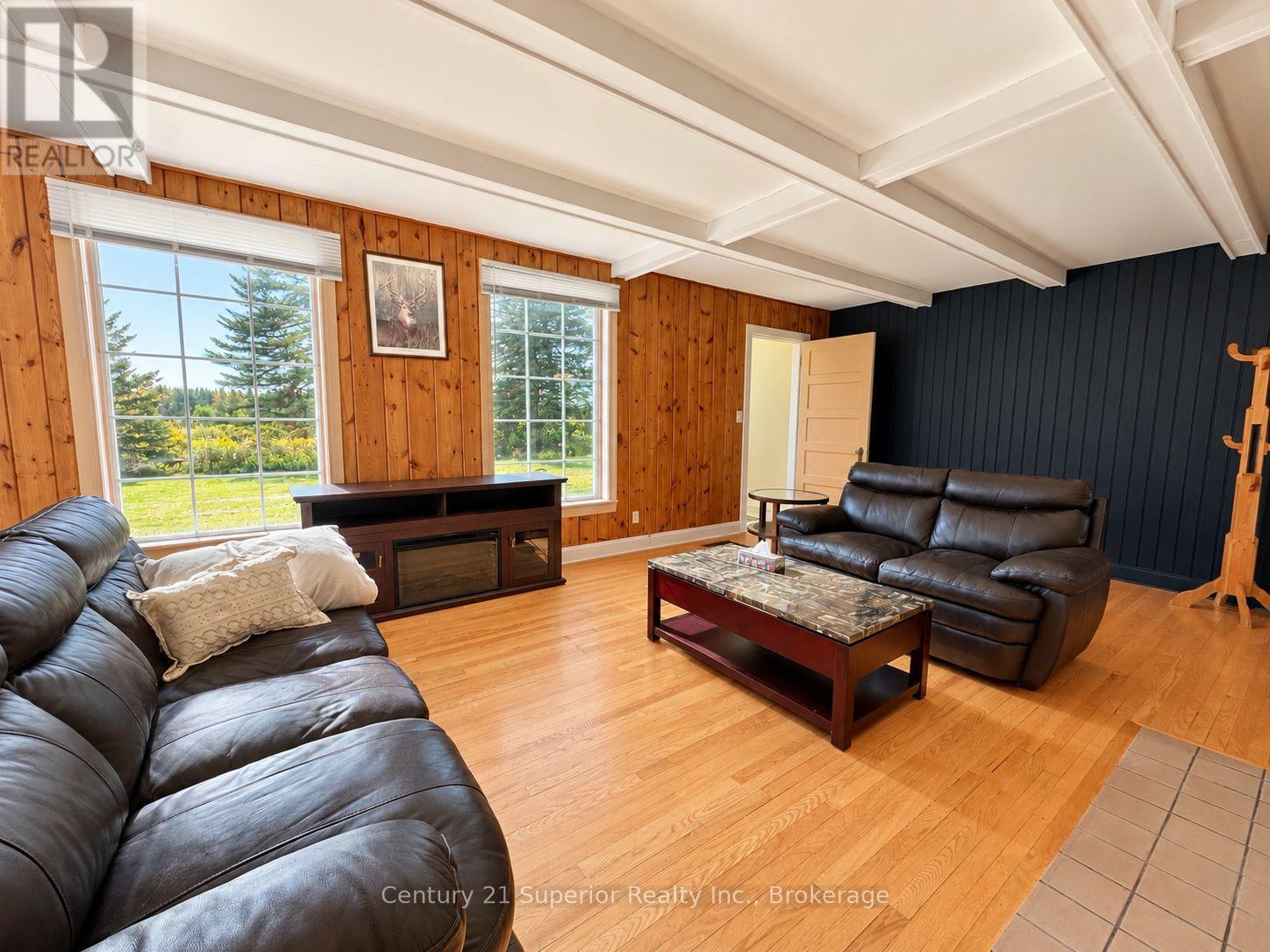 5049 MAPLEWARD ROAD Thunder Bay (McIntyre South) Ontario Canada P7G1R7 5