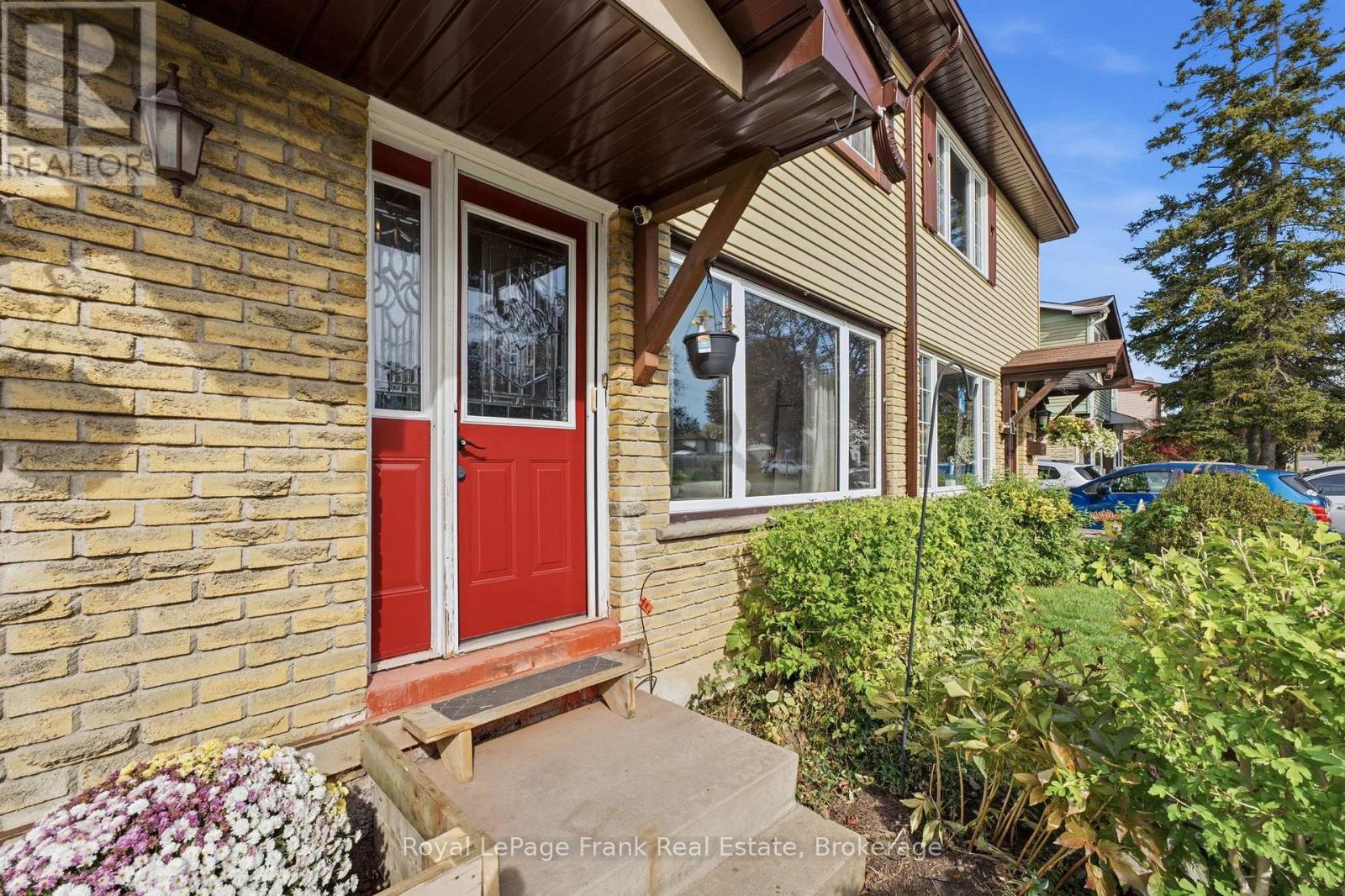 694 Hillcroft Street, Oshawa, Ontario  L1G 7H6 - Photo 3 - E14033240