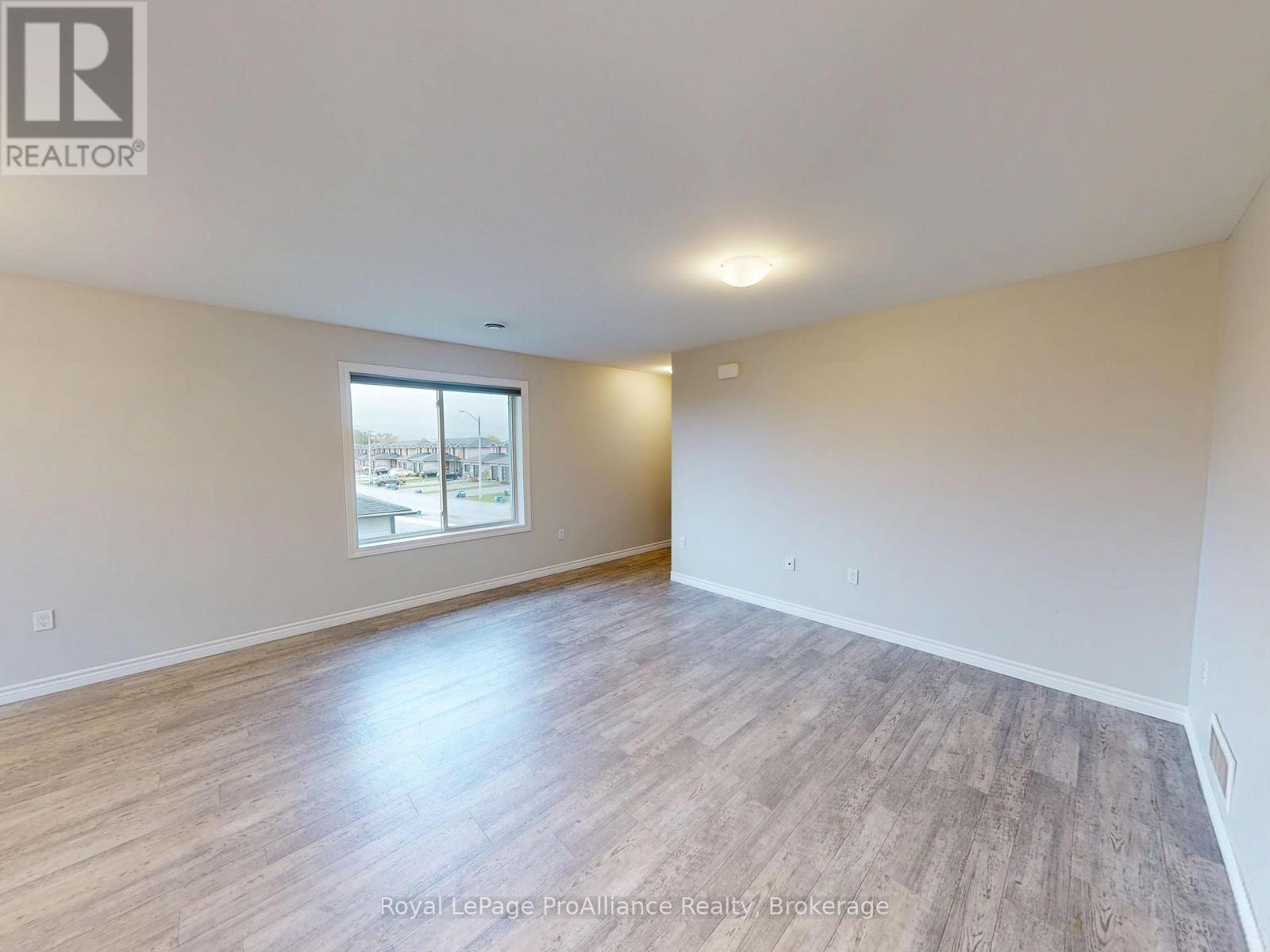 70 Ridgeway Place, Belleville, Ontario  K8P 0E6 - Photo 9 - X14033298