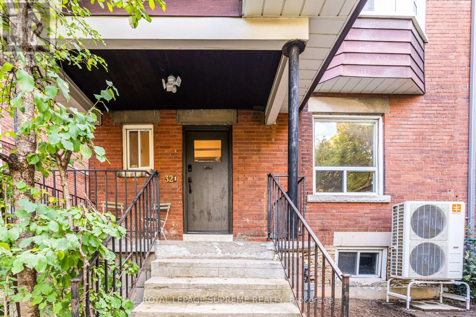 32 Thome Crescent, Toronto, Ontario  M6H 2S5 - Photo 2 - C14033210