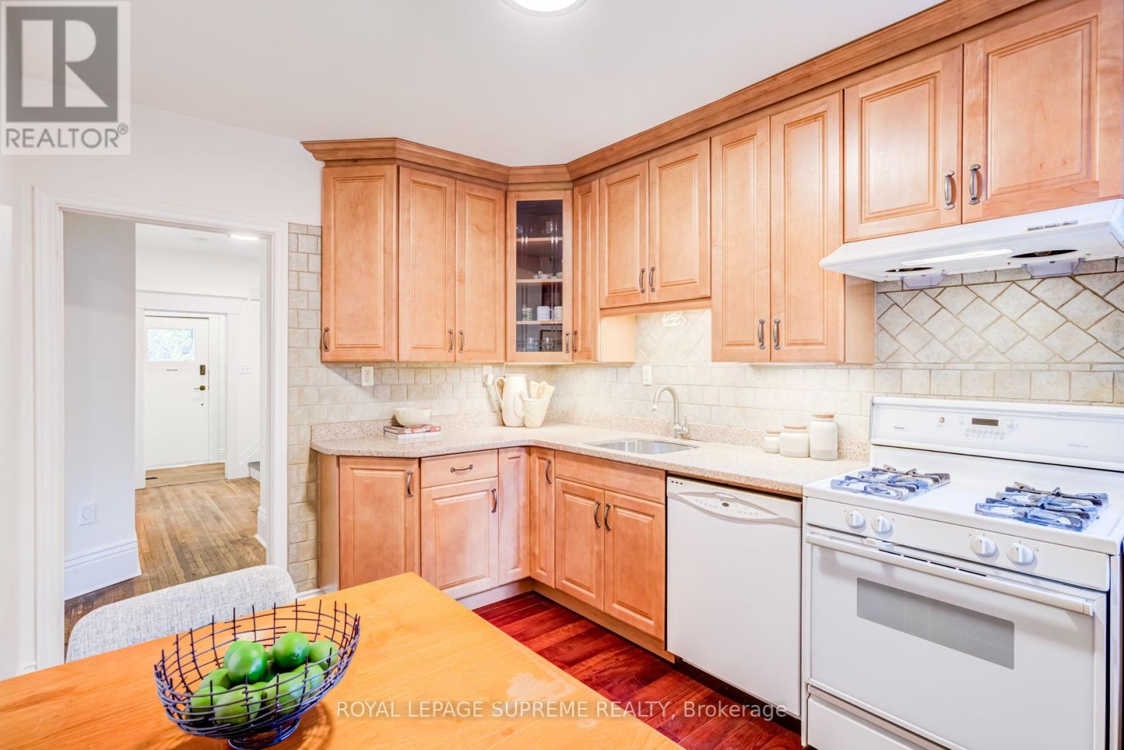 32 Thome Crescent, Toronto, Ontario  M6H 2S5 - Photo 9 - C14033210