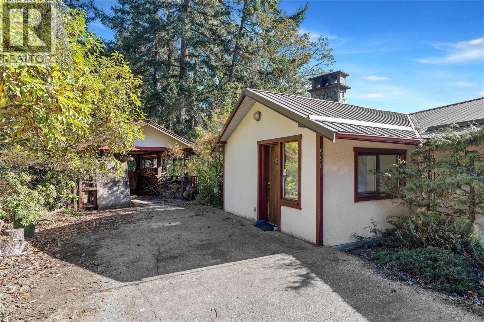 550 Arbutus Ave