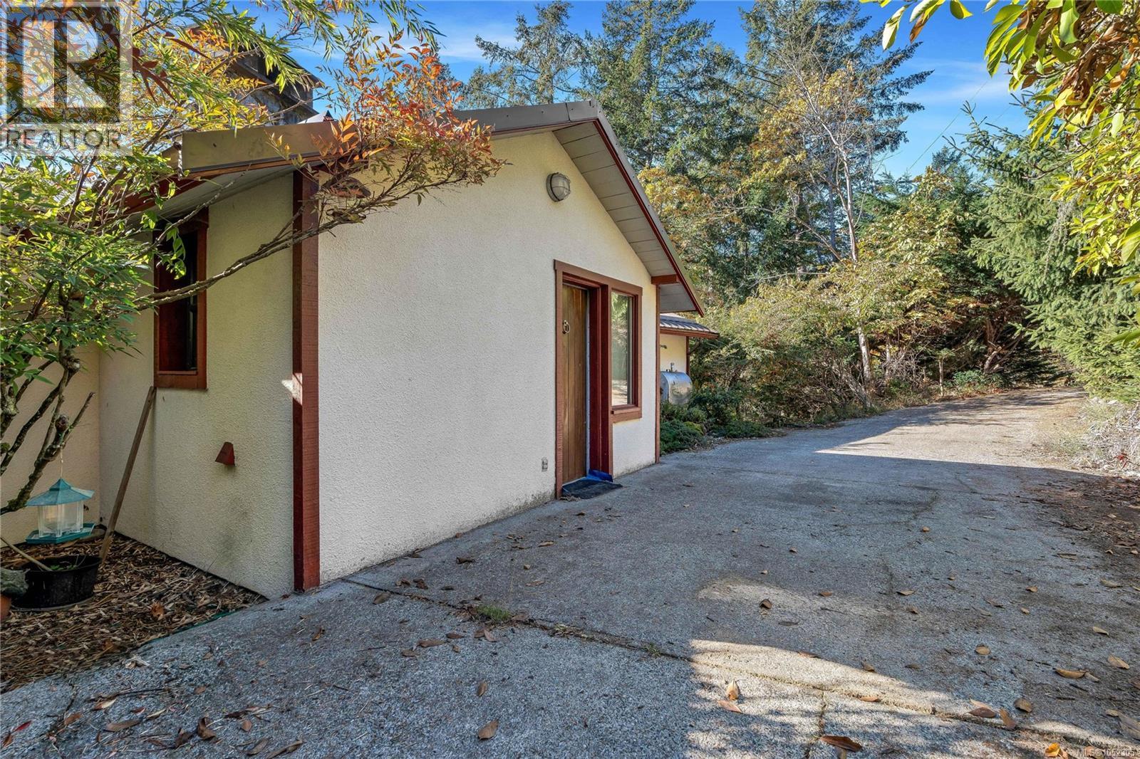 550 Arbutus Ave