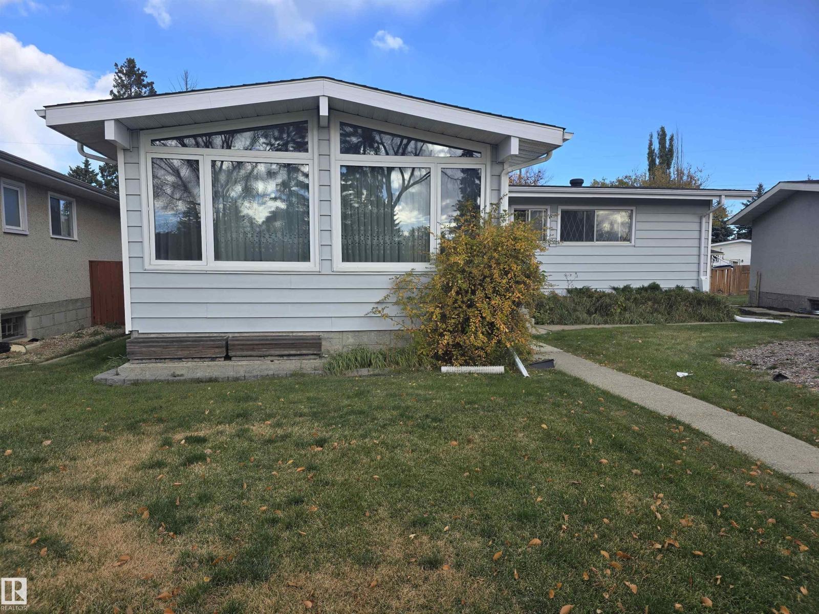 11736 43 AV NW