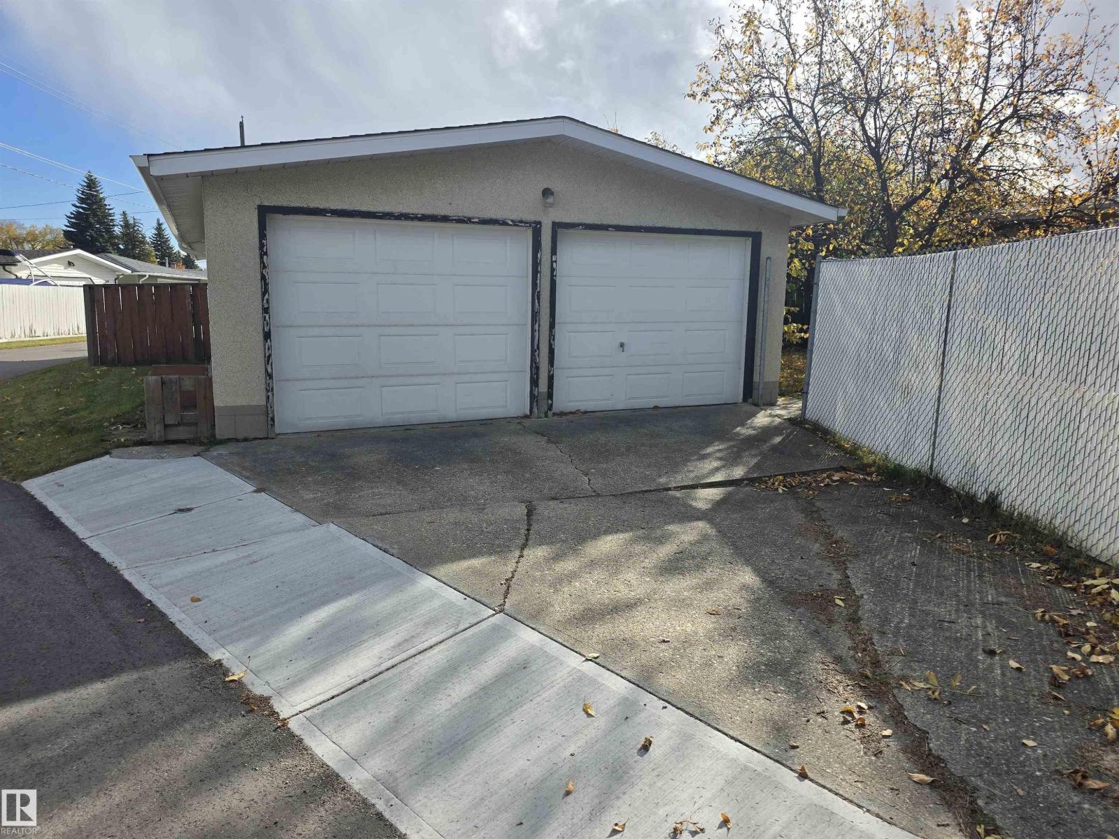 11736 43 AV NW