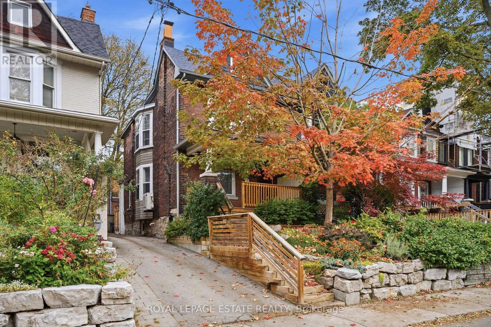 6 Sandford Avenue, Toronto, Ontario  M4L 2E7 - Photo 3 - E14033320