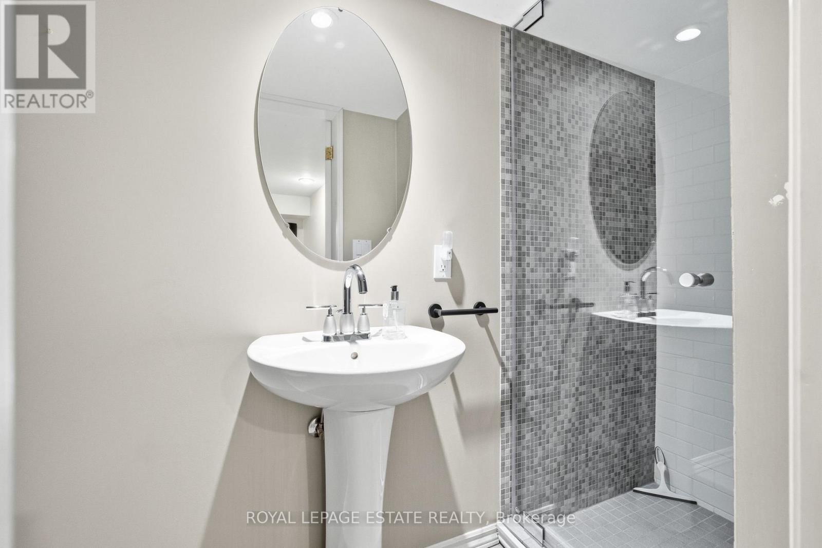 6 Sandford Avenue, Toronto, Ontario  M4L 2E7 - Photo 38 - E14033320