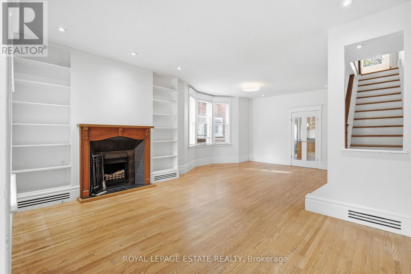 6 Sandford Avenue, Toronto, Ontario  M4L 2E7 - Photo 5 - E14033320