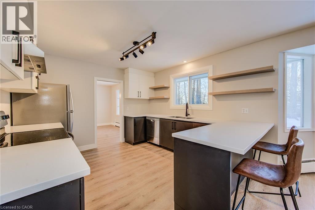 332 Longfellow Drive, Waterloo, Ontario  N2L 2S3 - Photo 2 - 40871318