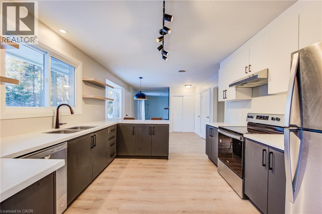 332 Longfellow Drive, Waterloo, Ontario  N2L 2S3 - Photo 3 - 40871318